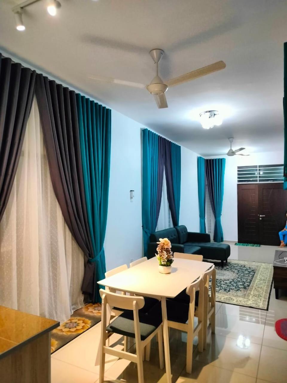 Aiman'S Rose Homestay Teluk Panglima Garang Exterior foto