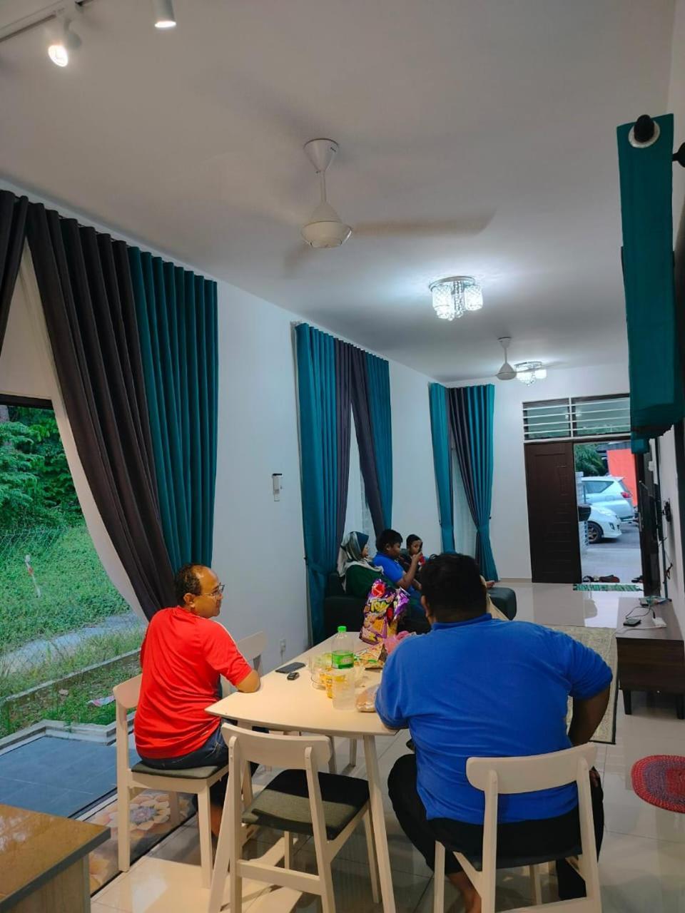 Aiman'S Rose Homestay Teluk Panglima Garang Exterior foto
