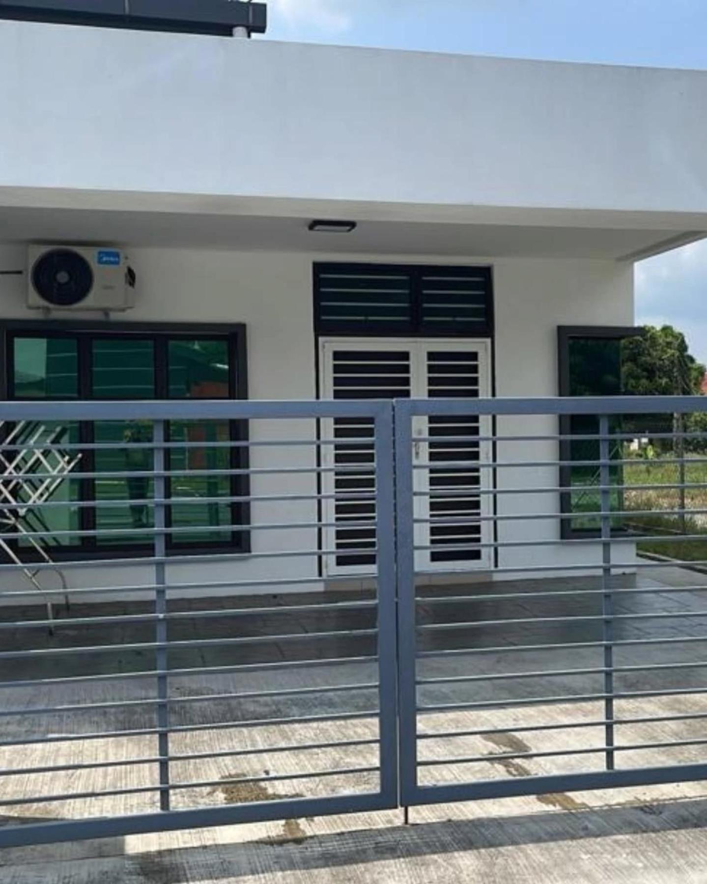 Aiman'S Rose Homestay Teluk Panglima Garang Exterior foto